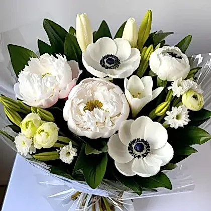 White peony anemone bouquet For Easter day – Elegant pastel blooms for Easter celebrations in a beautiful arrangement.
