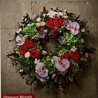 Glamour Wreath – Elegant Roses & Greenery | 10% Off UK