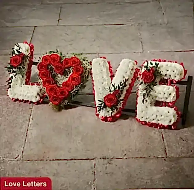 Exquisite Love Letters Bouquet – Perfect for Every Occasion